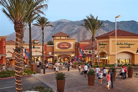 desert hills premium outlets directory.